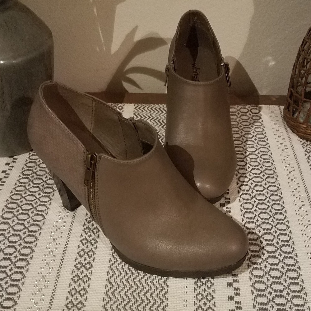 White Mt. booties